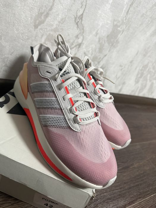 Продам кросівки adidas