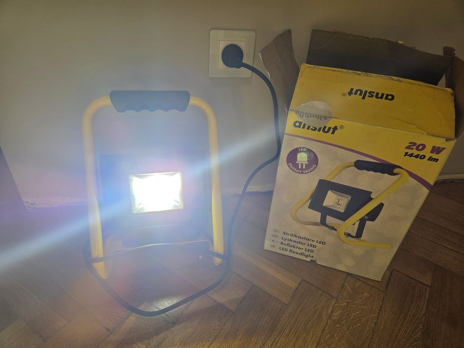 Lampa robocza warsztatowa LED 20 W IP65 przenośna statyw regulacja