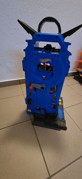 Tor Hot wheels  zjeżdżalnia z windą