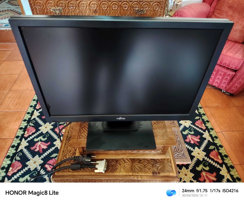 Fujitsu SCENICVIEW Series E19W-5 Monitor 19 polegadas
