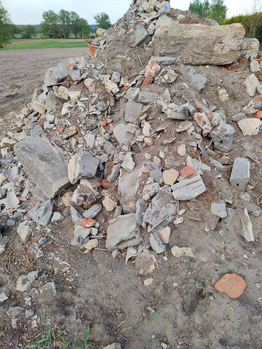 Oddam gruz, mieszanka betonu i pustaków