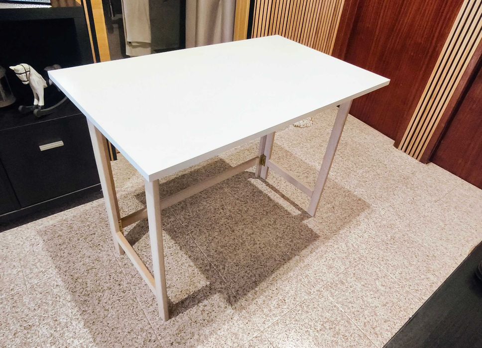 Mesa para escritório, estudo ou utilização ocasional