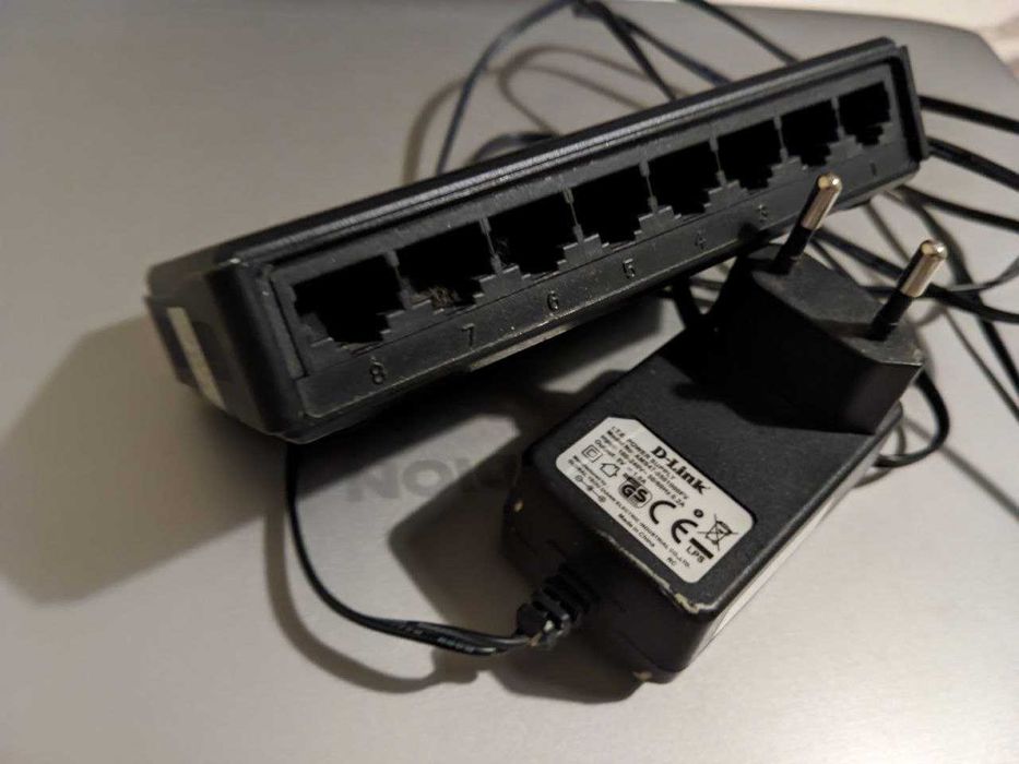 Комутатор  мережі D-link DES-1008A з 8 портами 10/100 Мбіт/с