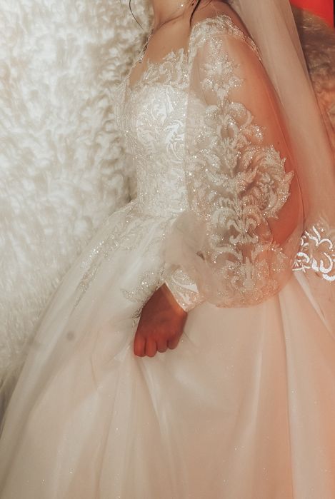 Продам весільну сукню