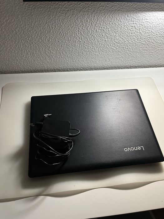Portátil Lenovo IdeaPad 110 (AMD A6 Quad-Core) - Funcional