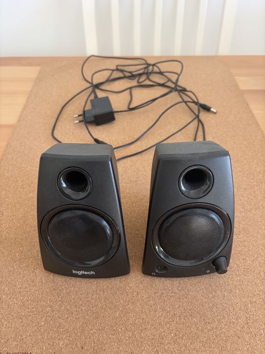 Colunas Logitech