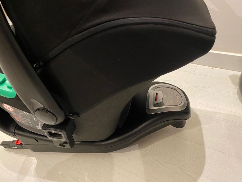 Vendo ovo Chicco, com isofix com pé e capa de chuva