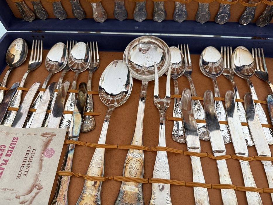 Silver-plated flatware set64861252649346122