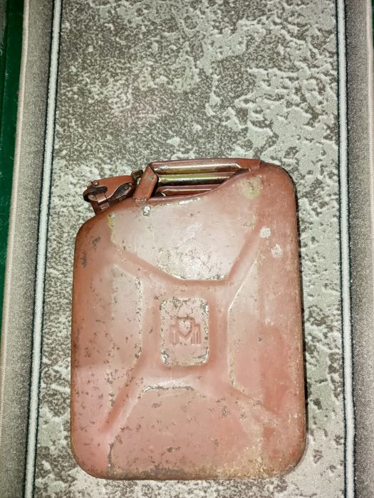 Каністри 20л металеві бу