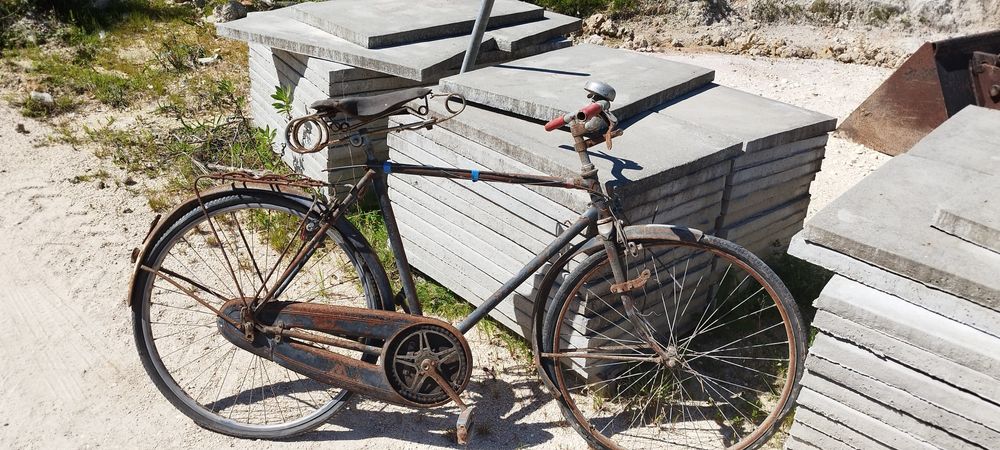 Bicicleta velha (não anda)