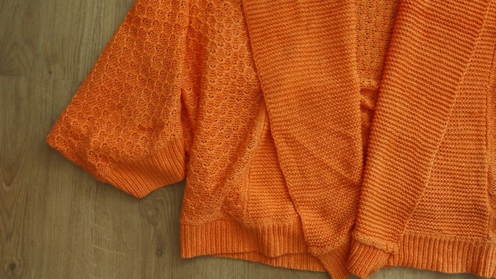 Pomarańczowy sweterek bolerko TAKKO