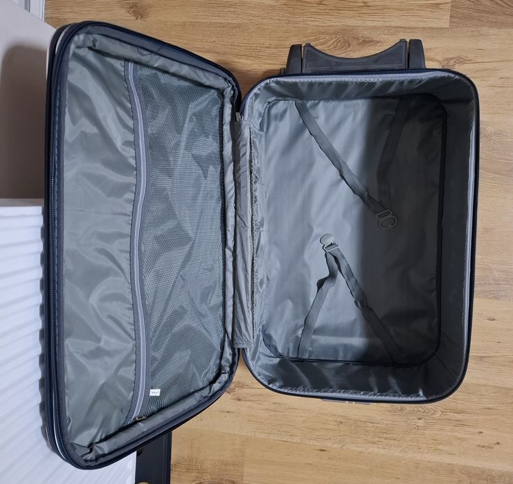 Walizka podróżna na kółkach – granatowa, lekka, duża  60×40×20 cm