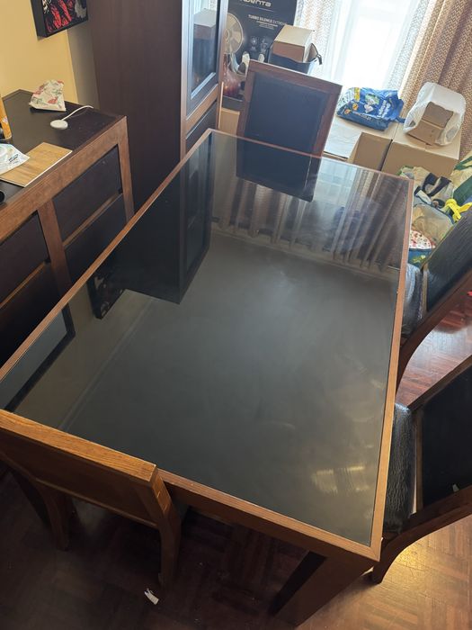 Mesa com quatro cadeiras