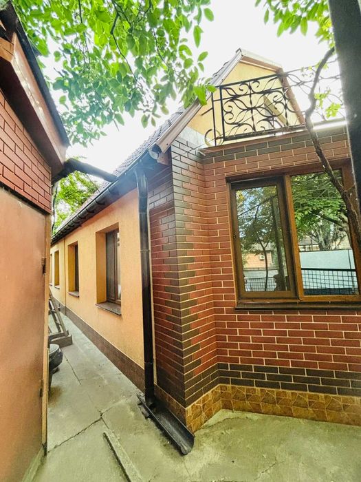 Дом  в центре возле парка + гот. бизнес Участок 6 соток! Торг.