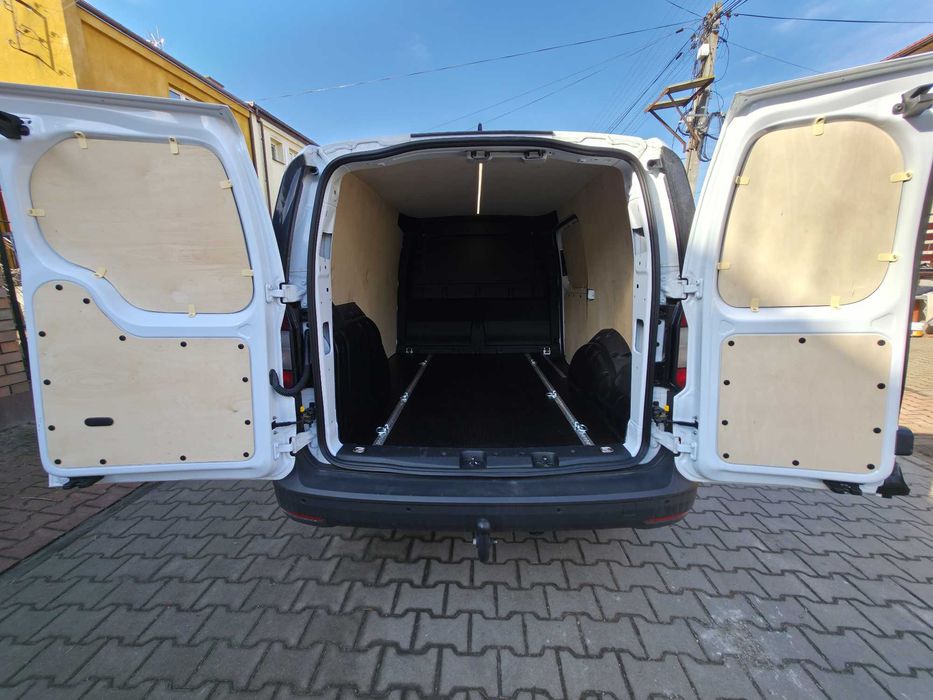 Zabudowa zabezpieczenie ze sklejki Ford Transit Connect van
