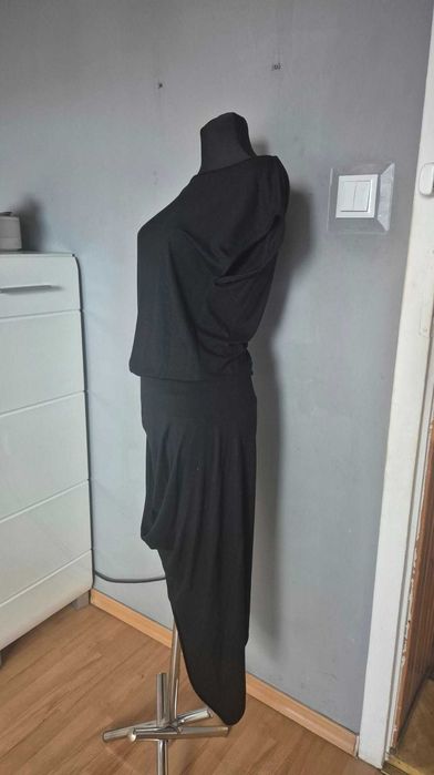 Czarna sukienka asymetryczna Bocca