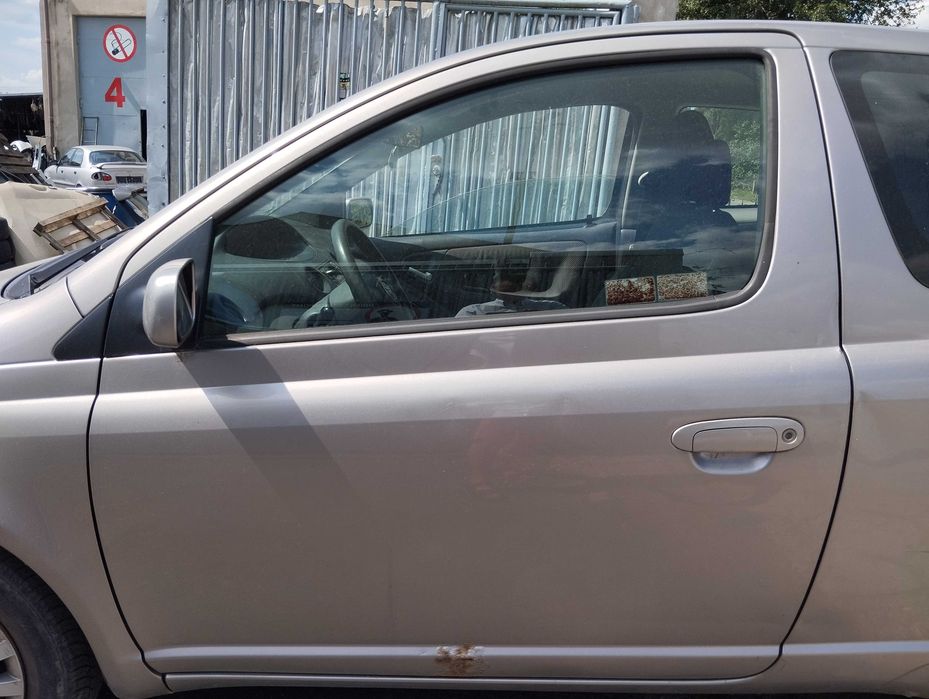 Toyota Yaris I 3D 1.0 VVT-i 2003r.Drzwi przednie lewe.