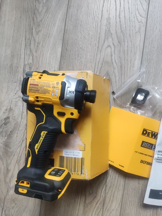 Шуруповерт імпакт акумуляторний ударний безщітковий DeWALT DCF860