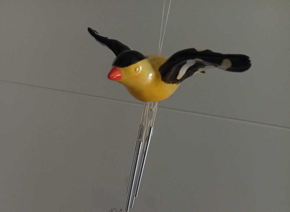 Bonito pássaro muito antigo, para pendurar, tipo espanta espíritos