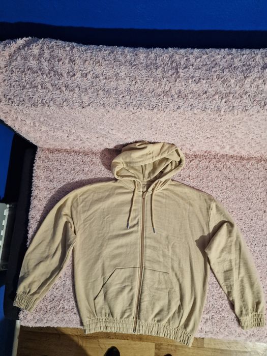 Ładna bluza beżowa na zamek kaptur rozm S