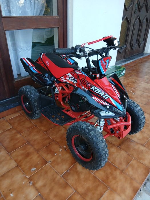Vendo moto 4 para criancas a gazolina nova