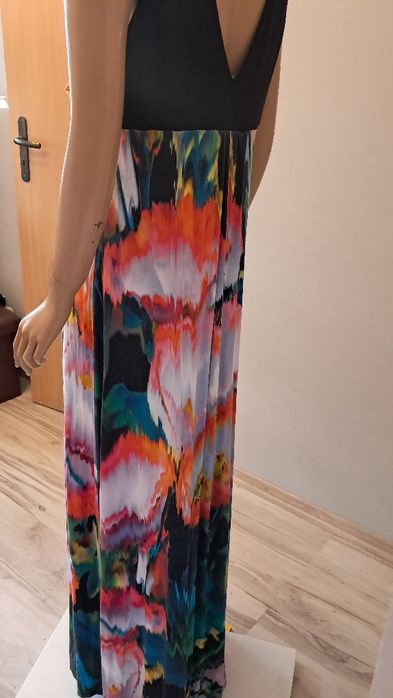 Sukienka czarna góra dół kolorowe kwiaty