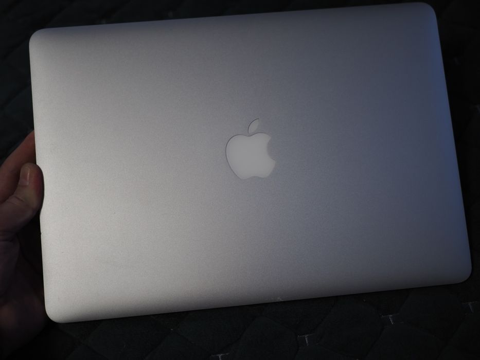 MacBook Air 13" 2015 • i5 • 4/128GB • A1466