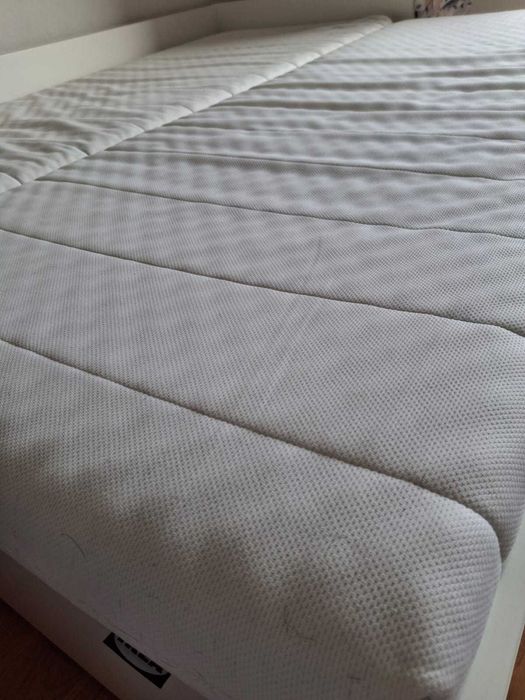 Cama dupla ikea com colchão