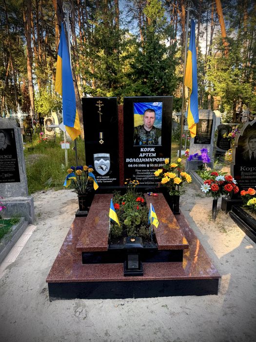 Памʼятники полеглим Героям. (Будь якої складності)