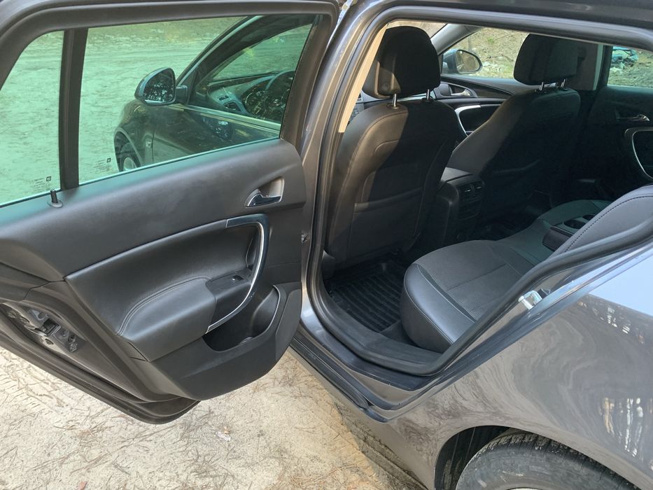 Опель інсігнія 2010 рік