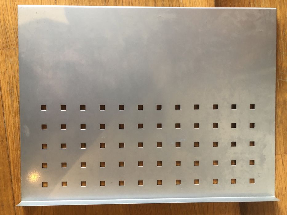 Prateleiras de madeira e metal