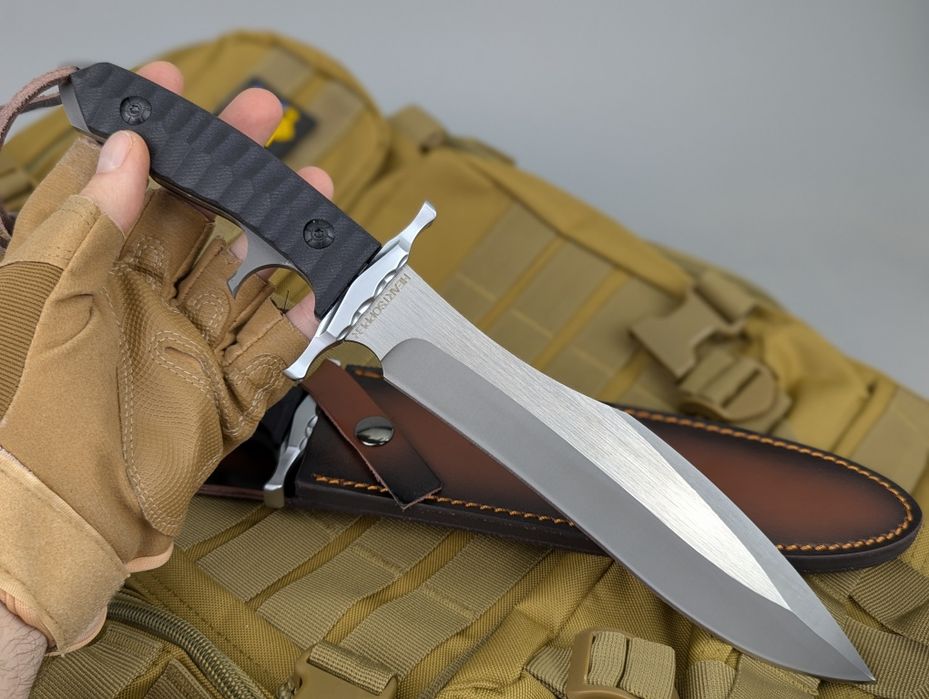 Великий тактичний ніж. Нож с кожаным чехлом.