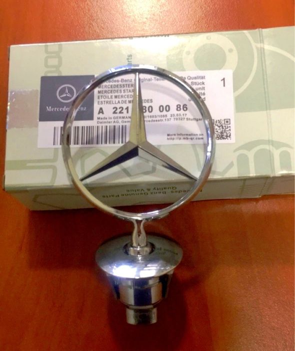 Эмблема на  капот Мercedes-Benz