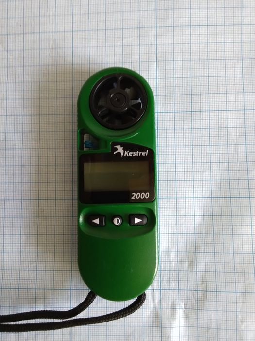 Метеостанція Kestrel 2000.