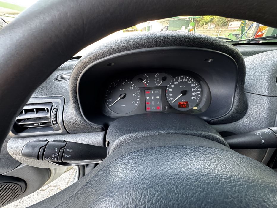Renault Clio — fotografia 8