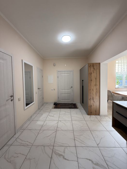 Продаж сучасного будинку в неймовірно гарному місці.