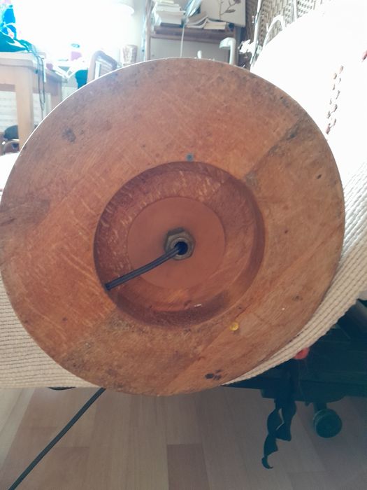 Lampa stojąca drewniana z elementami mosiądzu PRL-u