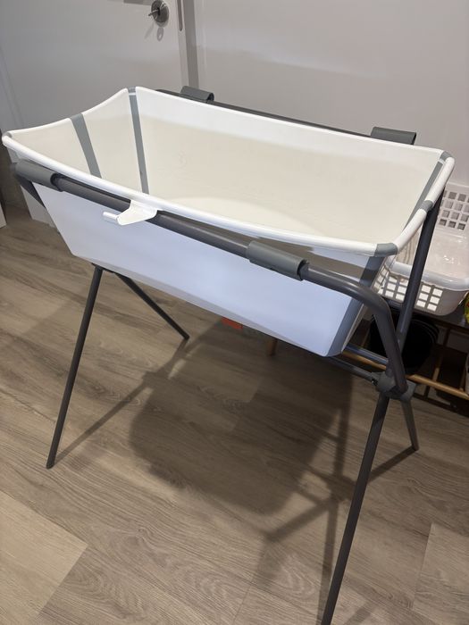 Banheira stokke com suporte recem nascido