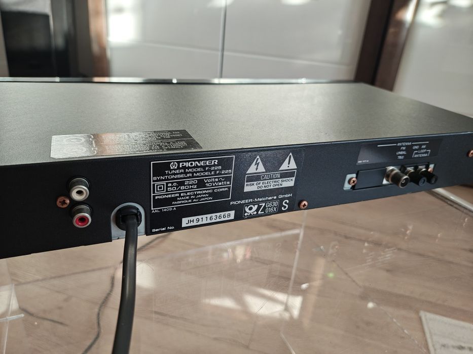 Tuner radiowy Pioneer F-225 made in Japan TOP