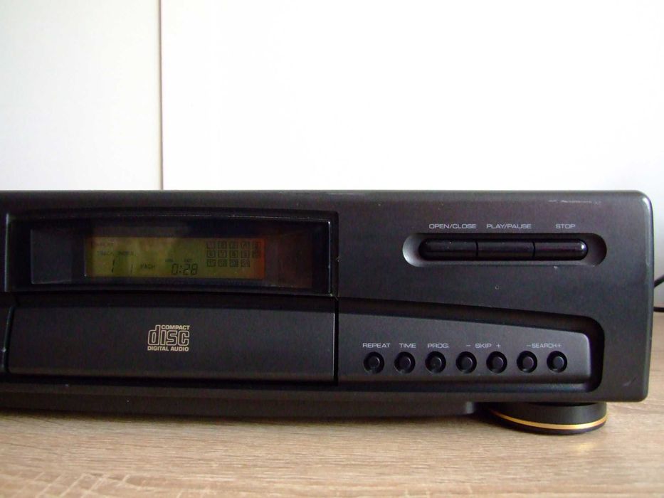Universum CD-4035 .