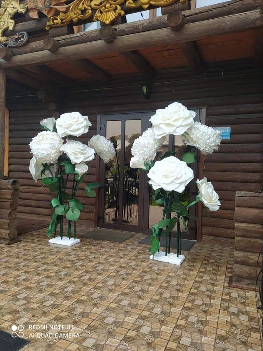 Квіти великі для декору, фотозона, ростові квіти