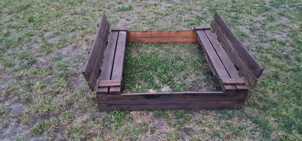 Piaskownica drewniana z ławeczkami 120x120