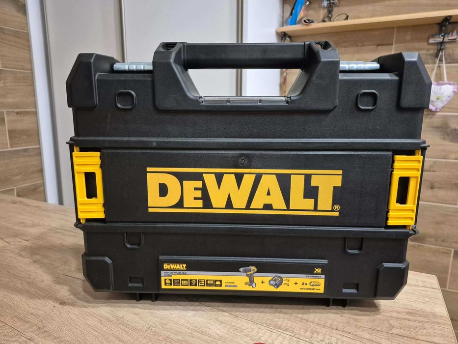 Solidna walizka  DeWalt