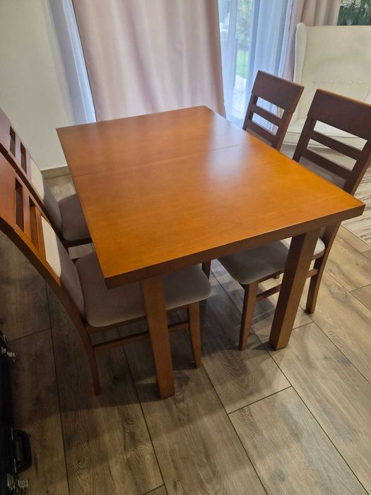 Stół i 6 krzeseł tapicerowanych