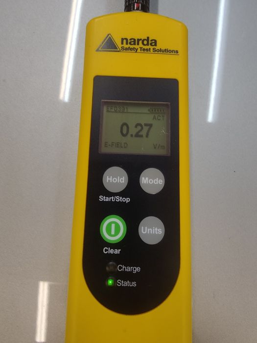 Szerokopasmowy miernik pola elektromagnetycznego Narda NBM-520