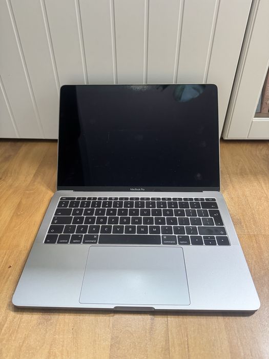 Macbook Pro 13 i5/8GB/256GB