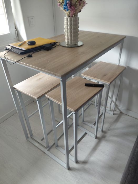 Mesa alta c/ 4 bancos