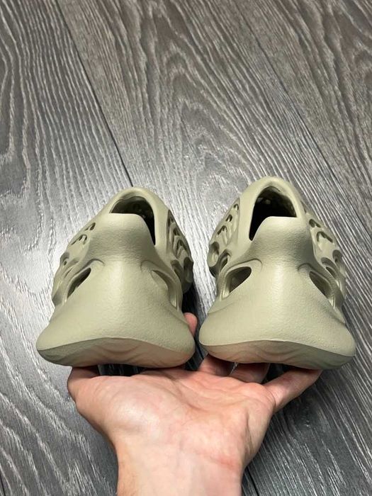 Yeezy Foam Runner RNNR жіночі оригінал тапки сандалі їзі шльопанці