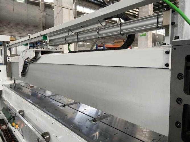 Пильний центр з передньою загрузкою HOLD HP330GK