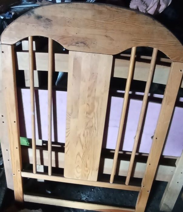 Elementy łóżeczka drewnianego przód i tył